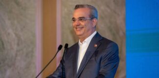 Presidente Luis Abinader condecora a Frank Moya Pons y anuncia nueva sede para la Academia Dominicana de la Historia en su 95.º aniversario