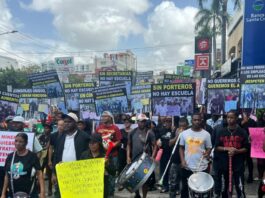 Protestan frente al Ministerio de Educación por aumento salarial y obras escolares