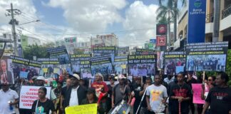 Protestan frente al Ministerio de Educación por aumento salarial y obras escolares