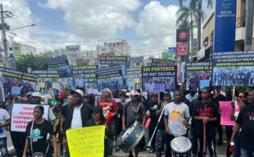 Protestan frente al Ministerio de Educación por aumento salarial y obras escolares