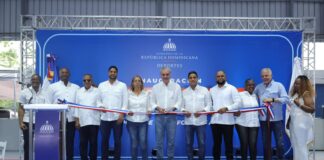 Gobierno entrega moderno techado multiuso al distrito municipal El Carril
