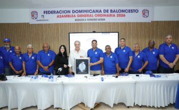 FEDOMBAL reconoce a Fernando Hasbún por su aporte al baloncesto dominicano