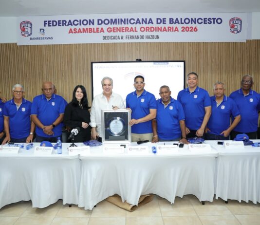 FEDOMBAL reconoce a Fernando Hasbún por su aporte al baloncesto dominicano