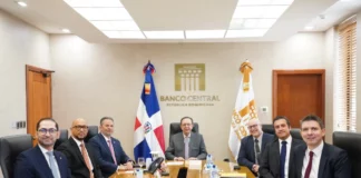 Valdez Albizu recibe a delegación del FMI y destaca perspectivas de crecimiento del país