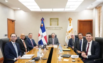 Valdez Albizu recibe a delegación del FMI y destaca perspectivas de crecimiento del país
