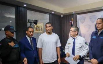 Se entrega uno de los señalados por doble homicidio en La Caleta