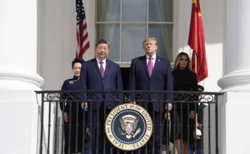 Embajador de EEUU en China afirma que Trump ofreció a Xi comprar armas estadounidenses