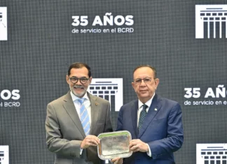 BCRD reconoce a personal por tiempo de servicio a la institución