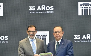 BCRD reconoce a personal por tiempo de servicio a la institución