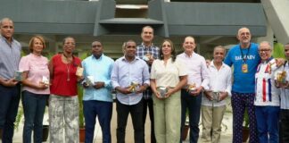 ABADINA honra a leyendas que forjaron el baloncesto distrital