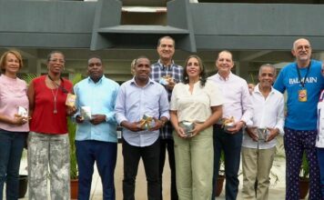 ABADINA honra a leyendas que forjaron el baloncesto distrital