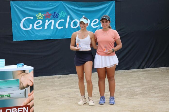 La argentina Milagros Belén Laino con el trofeo de campeón de la Copa Gencloben, con la dominicana Ana Paula Vega, la finalista.