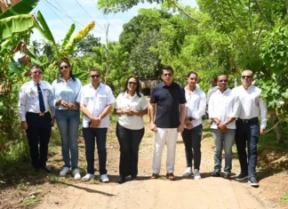 Ministro de Turismo inicia segunda fase de reconstrucción vial en Arroyo Barril con inversión superior a RD$88 millones