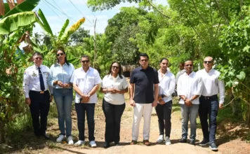Ministro de Turismo inicia segunda fase de reconstrucción vial en Arroyo Barril con inversión superior a RD$88 millones