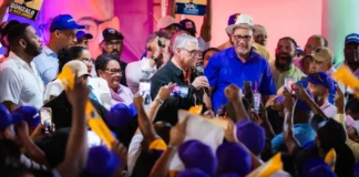 Gonzalo Castillo recorre ocho localidades de San Cristóbal y cuestiona ejecución de obras públicas