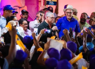 Gonzalo Castillo recorre ocho localidades de San Cristóbal y cuestiona ejecución de obras públicas